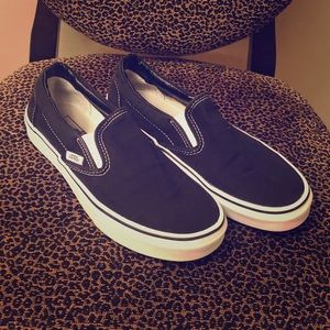 EUC VANS BLACK CLASSIC SLIP ON WMS 8.5